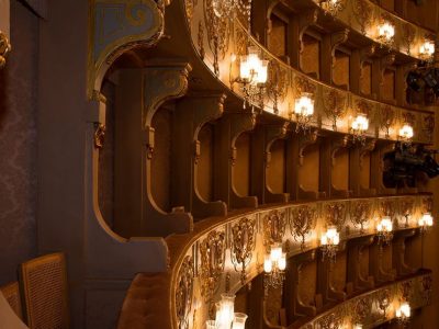 Teatros e cinemas podem reabrir com lugares intervalados, uso de máscaras e higienização dos espaços