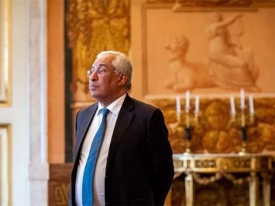 "A estratégia de reabertura de fronteiras é competência exclusiva da República Portuguesa"
