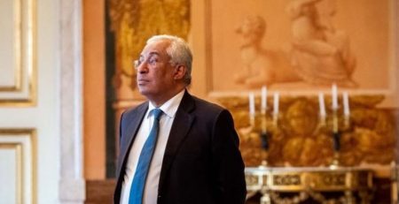 "A estratégia de reabertura de fronteiras é competência exclusiva da República Portuguesa"