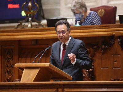 PS quer um esforço de entendimento entre todas as “forças democráticas”