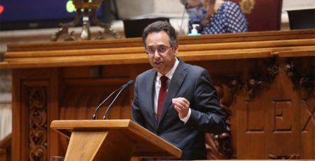 PS quer um esforço de entendimento entre todas as “forças democráticas”