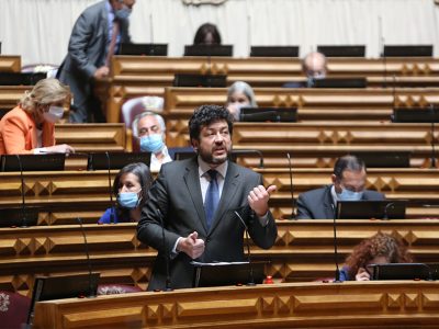 PS defende que autarquias possam continuar a ter reuniões por videoconferência I