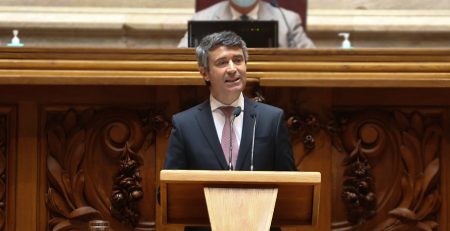 Todos os partidos e forças económicas e sociais devem contribuir para recuperação económica do país