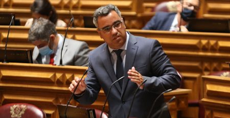 PS pede combate assertivo ao “flagelo da precariedade laboral”