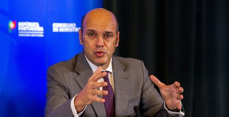 Medidas de apoio às famílias e empresas prorrogadas pelo Governo