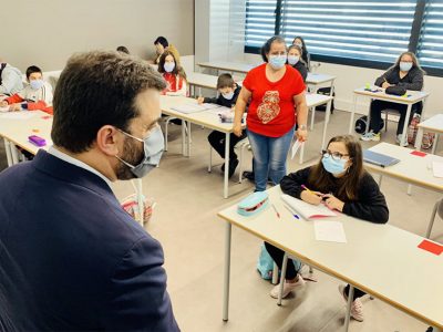 Revisão de rácios possibilita contratação de três mil funcionários para escolas
