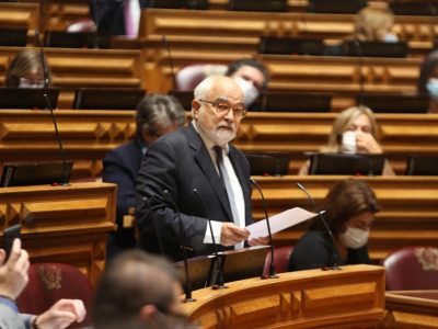 PS considera que medida de uso obrigatório de máscaras é “necessária, adequada e proporcional”
