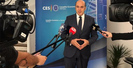 Ministro da Economia realça recuperação do PIB acima da média da zona euro