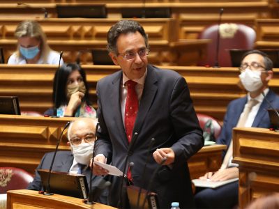 Porfírio Silva sublinha investimento do Governo na educação e acusa PSD de não saber "ler os números"