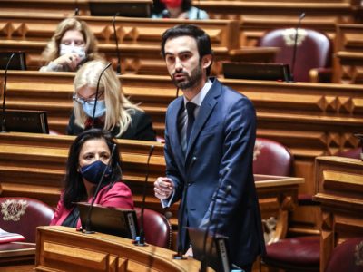 Orçamento que “não dá nem um passo atrás” nas leis laborais tem de ser aprovado