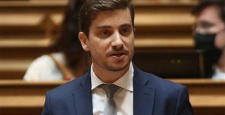 “Lágrimas de crocodilo” do PSD não apagam ausência dos debates sobre habitação