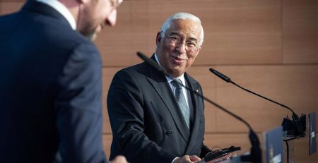 Vacinação vai acompanhar todo o ano de 2021 com “determinação” e “segurança”