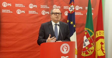 PS saúda “vitória da democracia na primeira volta” e derrota do extremismo de direita
