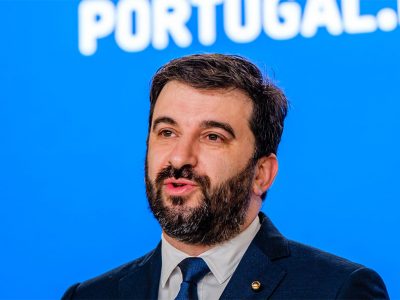 Testes antigénio prosseguem nas escolas abertas na pausa letiva