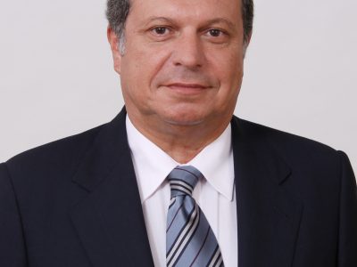Carlos César