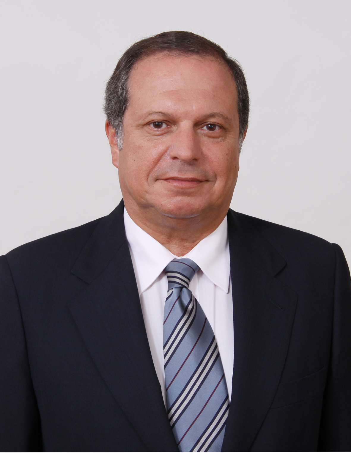 Carlos César