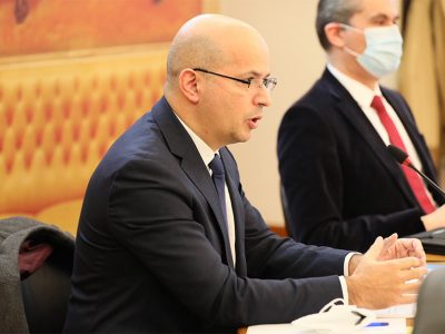 Apoio às empresas e famílias vai continuar “custe o que custar”