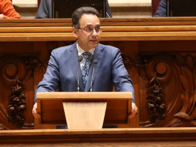 País precisa da renovação do estado de emergência, mas dispensa “entorses” à Constituição