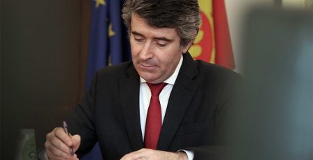 José Luís Carneiro promete reforço da presença de mulheres nas listas do PS