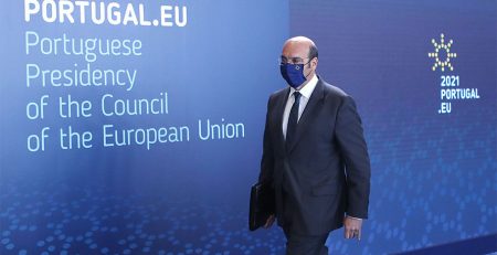 UE deve ser mais autónoma na produção de bens críticos