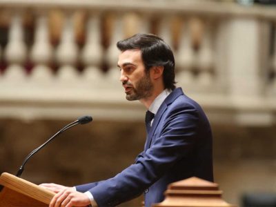Governo do PS tem feito “esforço hercúleo” para o Estado proteger quem mais precisa