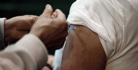 Totalidade dos guardas prisionais e 36 mil bombeiros e elementos das forças de segurança estão vacinados