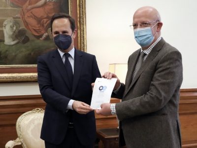 Fernando Medina e Augusto Santos Silva, entrega do OE2022