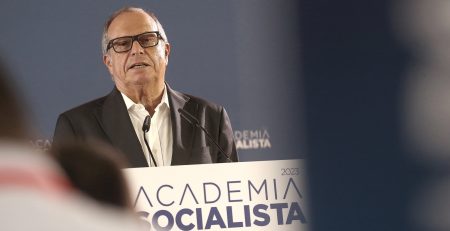 Carlos César, Academia Socialista
