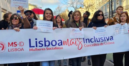 Marcha pelo fim da Violência contra as Mulheres