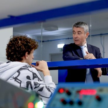 José Luís Carneiro numa Escola Profissional