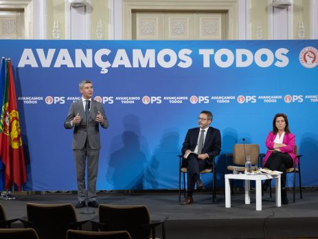 José Luís Carneiro, Ana Mendes Godinho e Miguel Cabrita: PS contra alterações legislação laboral